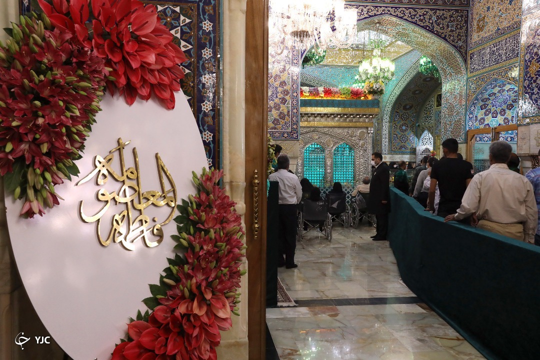تلاش خادمان حرم مطهر رضوی برای میزبانی باشکوه از زائران به مناسبت میلاد امام رضا (ع) تلاش خادمان حرم مطهر رضوی برای میزبانی باشکوه از زائران به مناسبت میلاد امام رضا (ع)
