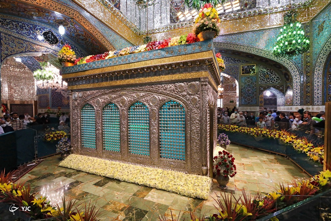 تلاش خادمان حرم مطهر رضوی برای میزبانی باشکوه از زائران به مناسبت میلاد امام رضا (ع) تلاش خادمان حرم مطهر رضوی برای میزبانی باشکوه از زائران به مناسبت میلاد امام رضا (ع)