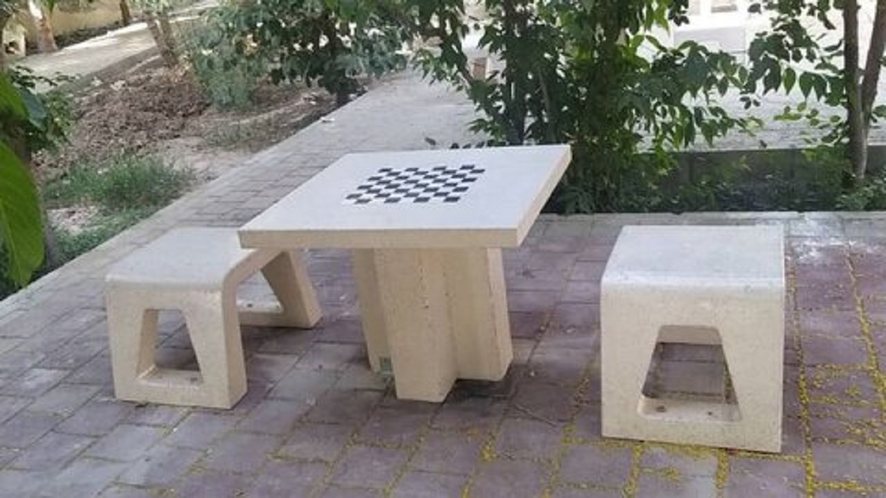نصب مبلمان شهری در پارک