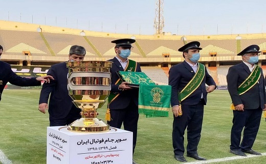 پرچم حرم حضرت معصومه (س) زینت&zwnj;بخش ورزشگاه آزادی شد+تصاویر