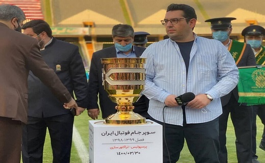 پرچم حرم حضرت معصومه (س) زینت&zwnj;بخش ورزشگاه آزادی شد+تصاویر