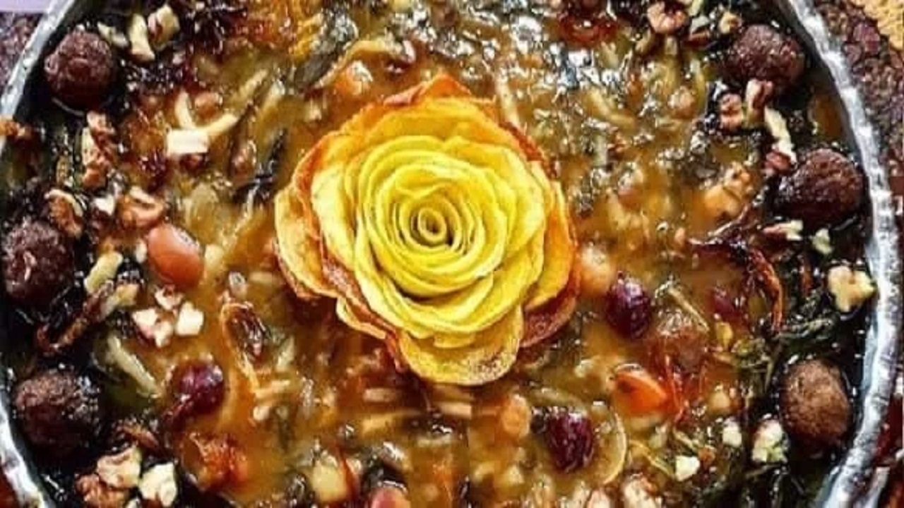 طرز تهیه آش ترش به روش کرد‌ها؛ با خشکبار‌های متنوع