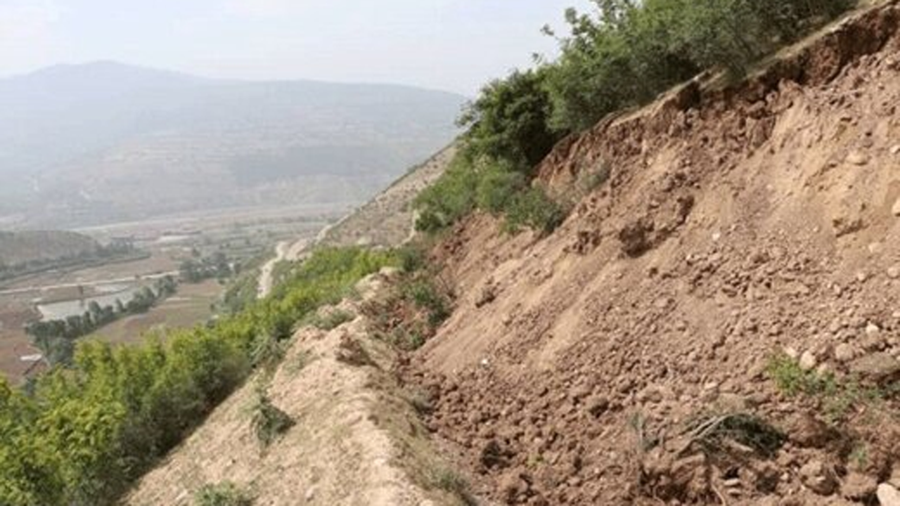 فیلمی از لحظه هولناک رانش کوه + فیلم
