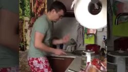 لحظات دلهره آور خارج کردن حلقه از انگشت با دستگاه سنگ فرز + فیلم