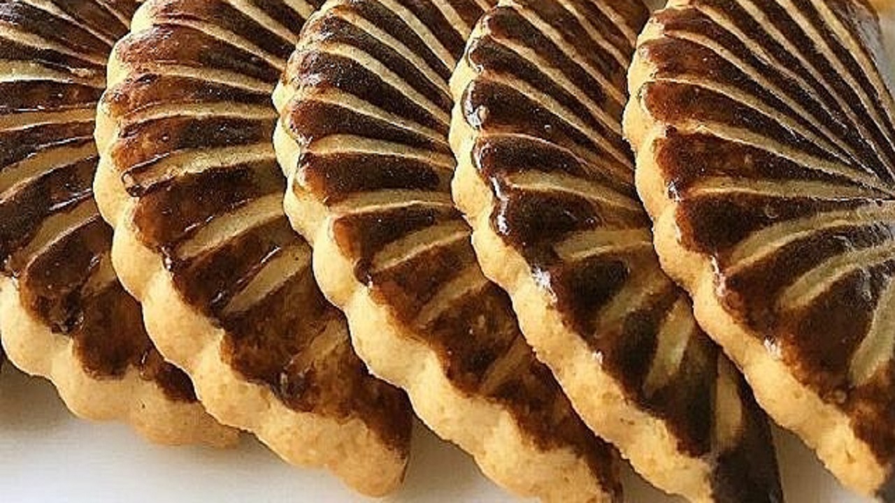 طرز تهیه قرابیه بادبزنی با رومال شکلات؛ یک شیرینی  خوشمزه با ماندگاری بالا