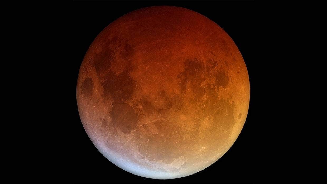 نمایش ابرماه خون برای اولین بار در 40 سال گذشته