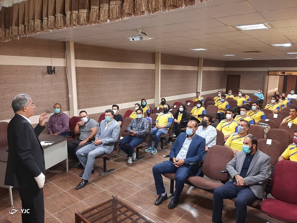 آغاز دوره دانش افزایی مربیان فوتبال ساحلی در کرمان
