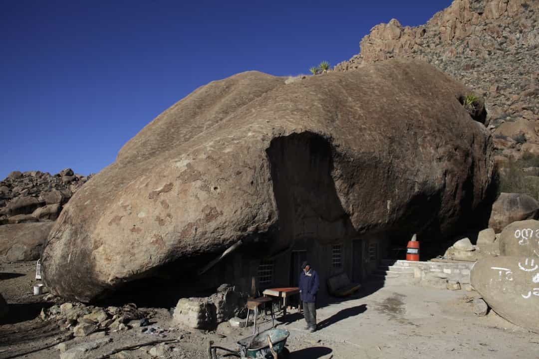 عجیب و غریب&zwnj;ترین خانه&zwnj;های دنیا: از زندگی در آسمان تا خانه توالت شکل