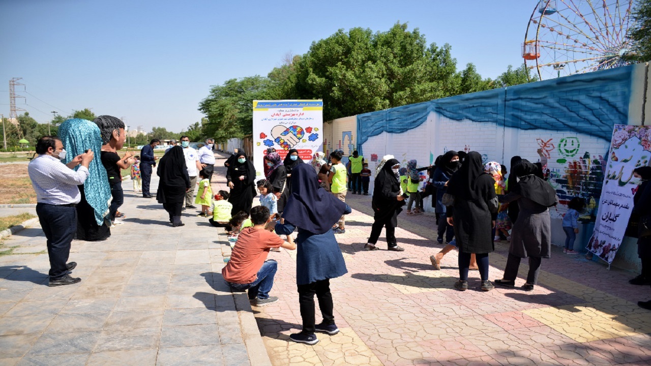 کودکان اوتیسمی با نقاشی هایشان دیواری در آبادان را به نام خود کردند