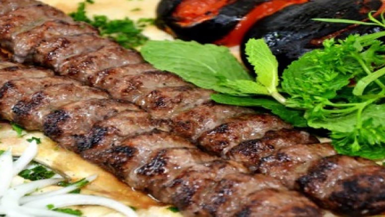 طبخ طولانی‌ترین کباب کوبیده دنیا در خراسان شمالی+ فیلم