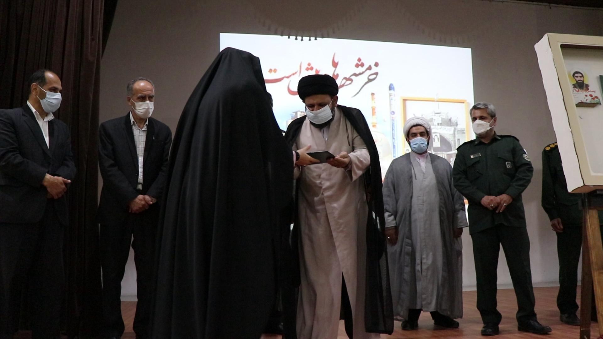 رونمایی از سه عنوان کتاب در لاهیجان