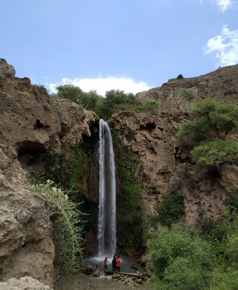 آبشار آبگرم در دل طبیعت سرسبز و بکر کلات نادری