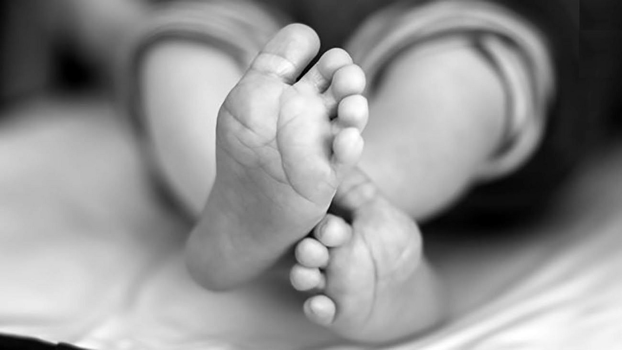 قتل پسر ۱۰ ماهه توسط مادر مطلقه! / پسرک مزاحم او و مرد غریبه بود + عکس