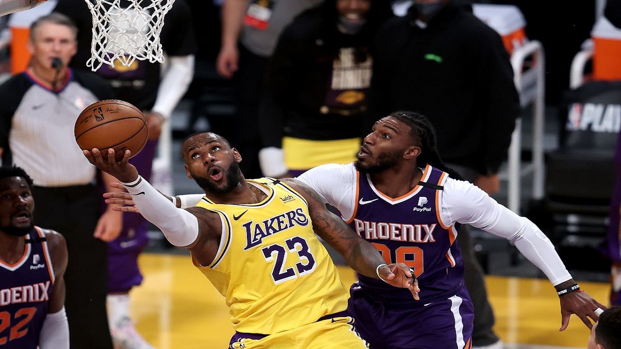 پلی آف لیگ بسکتبال NBA / لیکرز با دیویس دومین پیروزی خود را کسب کرد/ میلواکی بدون شکست باقی ماند