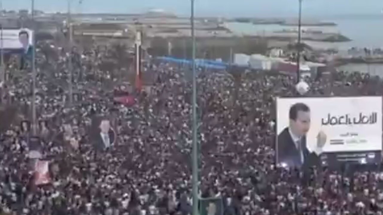 لحظه برگزاری جشن پیروزی بشار اسد در بندر طرطوس + فیلم