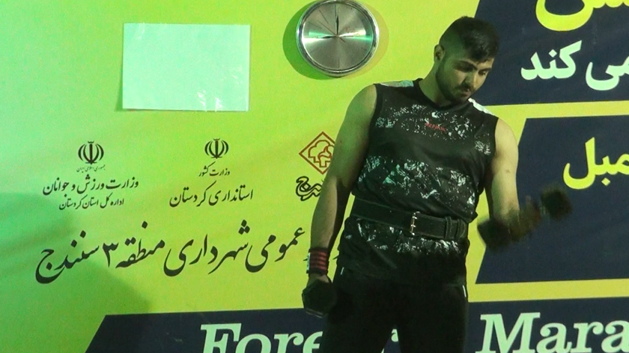 جوان سنندجی در تلاش برای ثبت رکورد در کتاب گینس