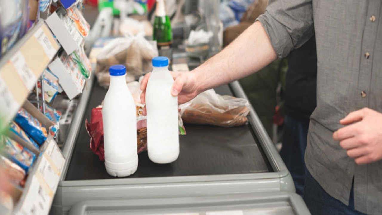 گرانی شیرخام منجر به کاهش مصرف لبنیات می شود