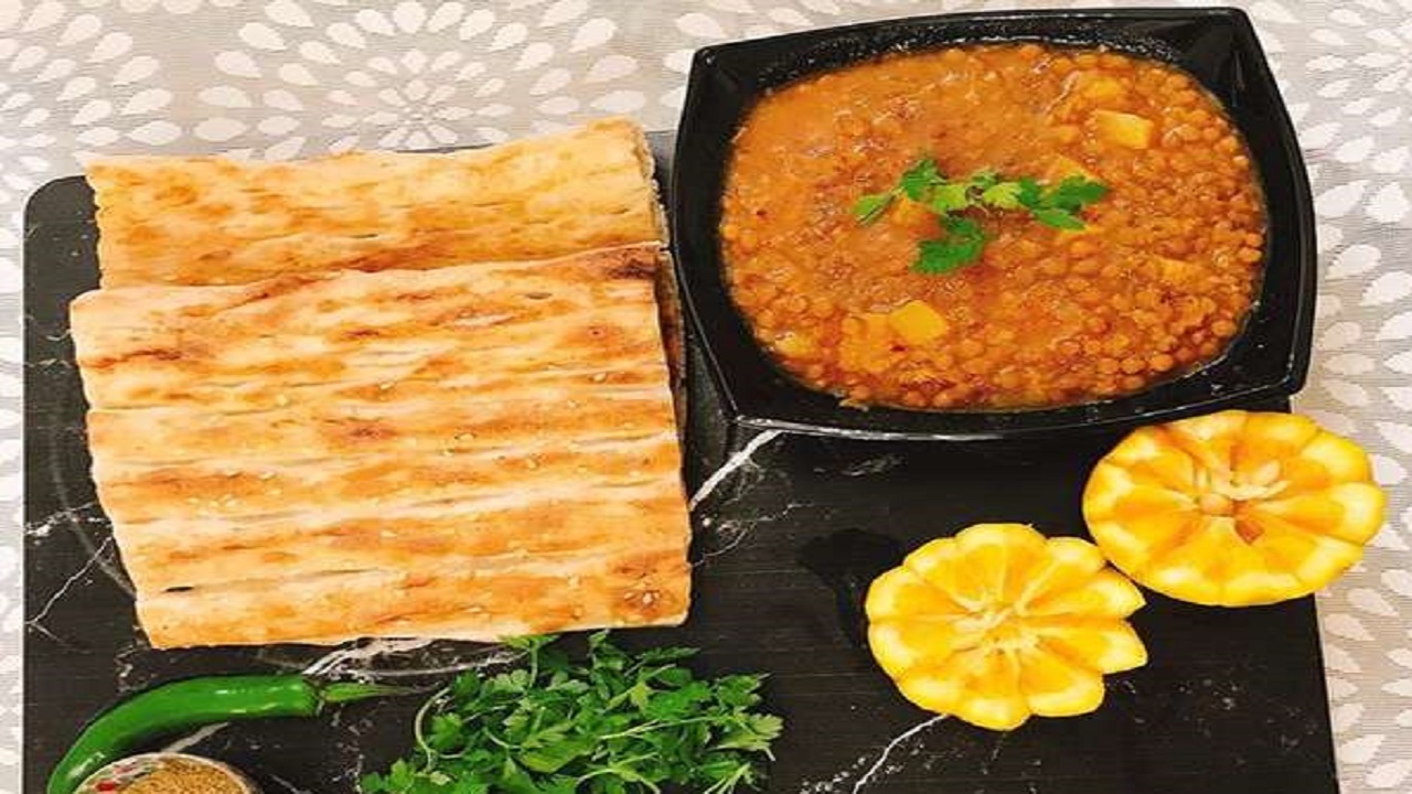 طرز تهیه عدسی لعاب دار و خوشمزه؛ با سیب زمینی و رب