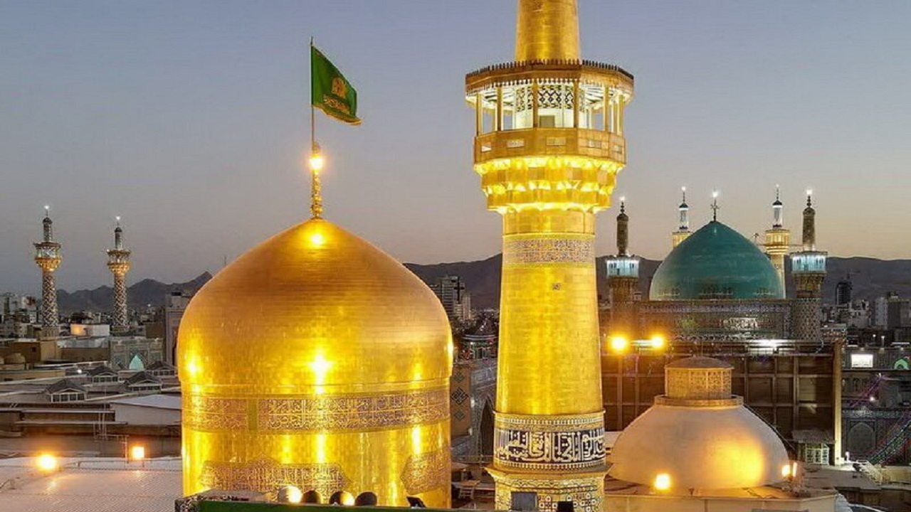 کاروان خادمان حرم رضوی همراه با پرچم متبرک امام رضا (ع) + تصاویر