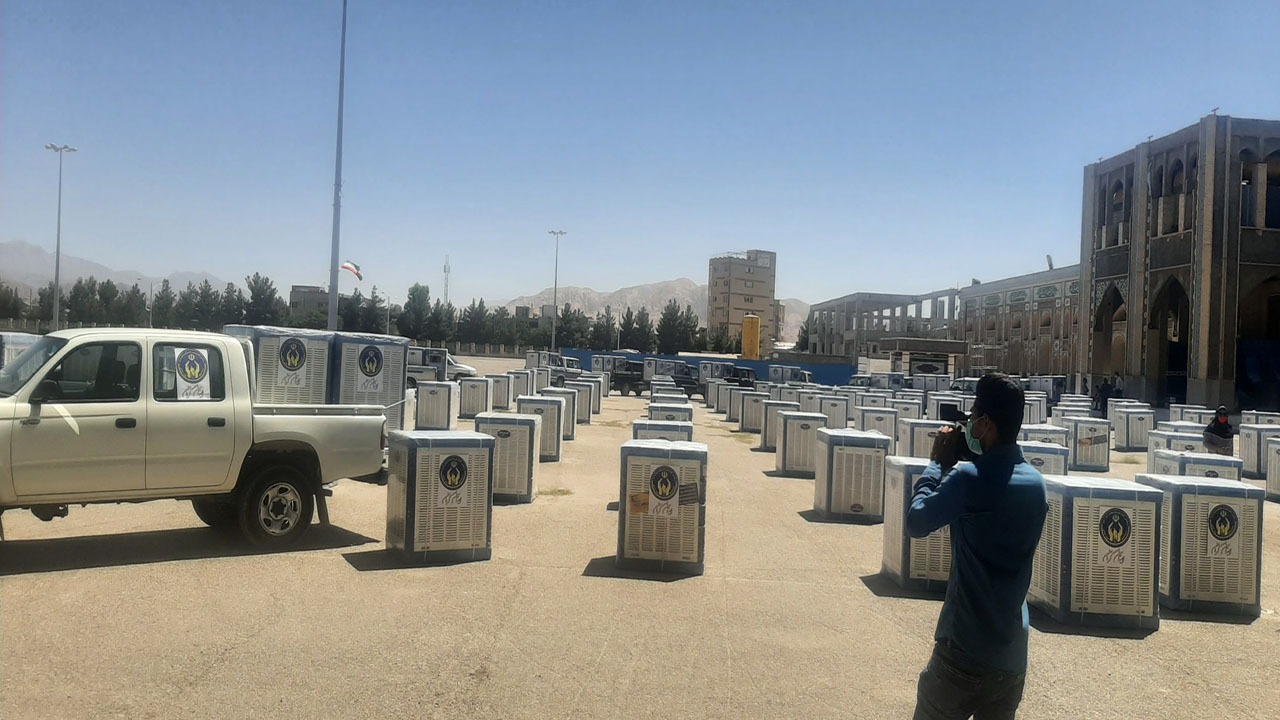 اهدای ۱۵۰۰ دستگاه کولر آبی به مددجویان کمیته امداد در کرمان