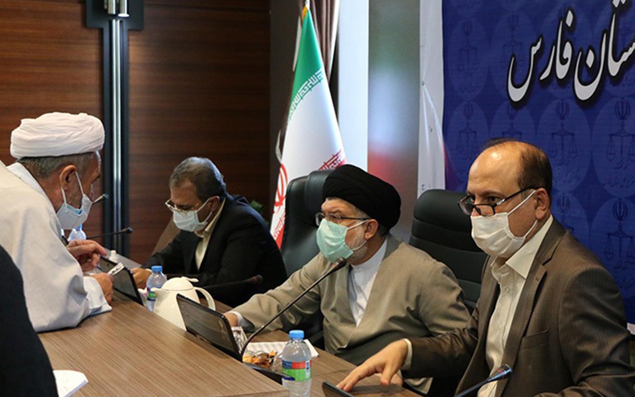 رسیدگی به مشکلات مردمی با حضور مسئولان قضایی فارس