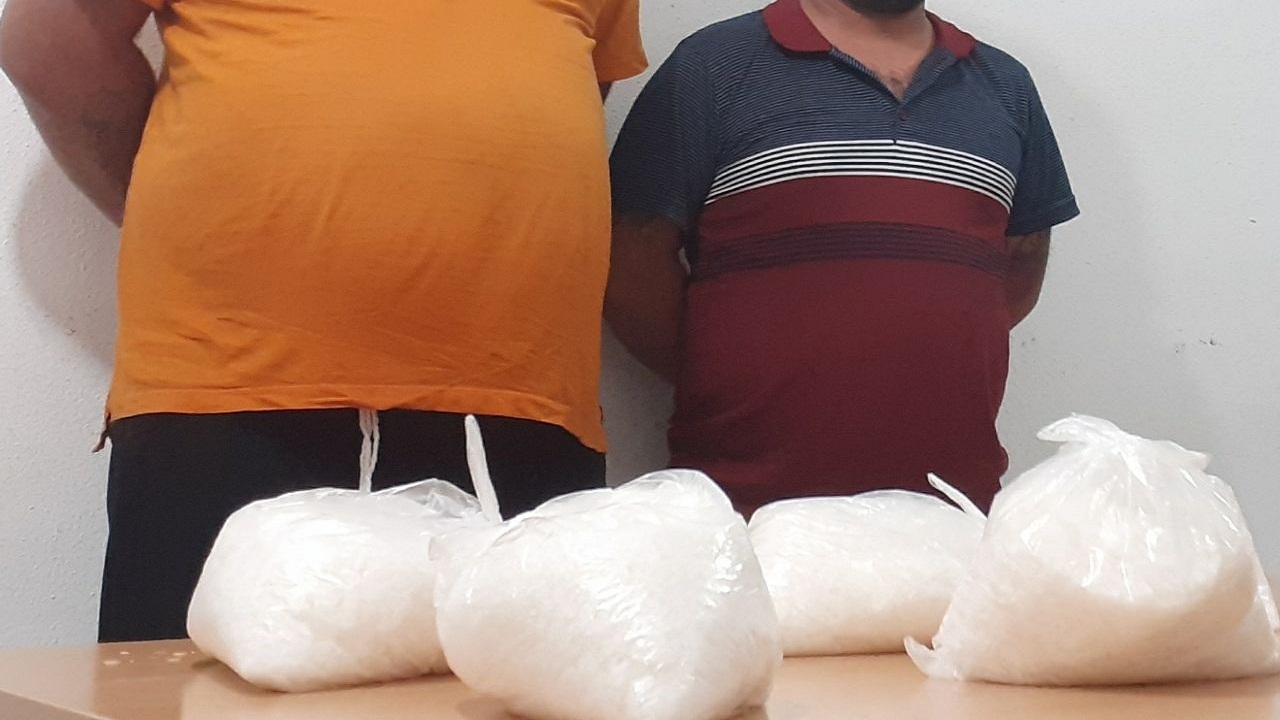 دستگیری قاچاقچیان مواد مخدر شیشه در سراوان رشت