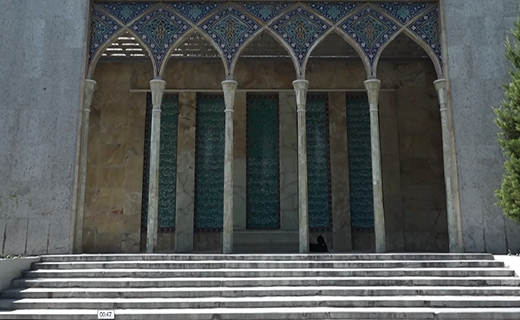 آرامگاهی با شکوه ، اما زخمی