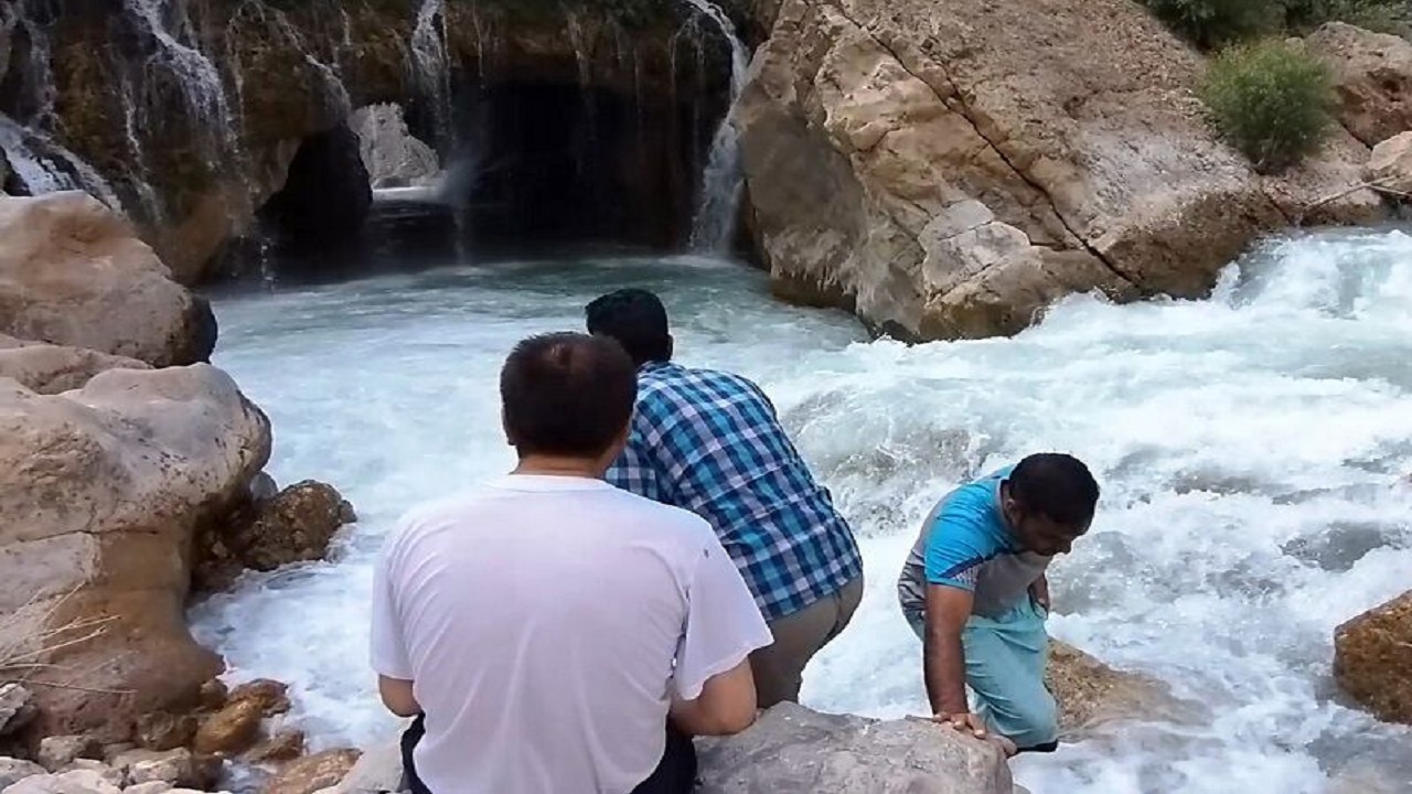 ناپدید شدن ۳ گردشگر در منطقه آب ملخ سمیرم