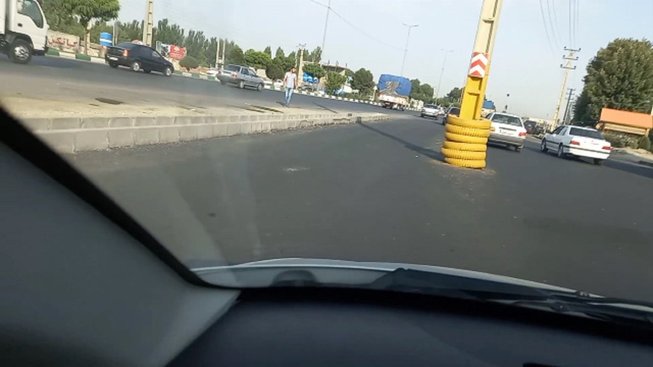 سبز شدن تیر چراغ برق در خروجی چهارراه ملارد + فیلم