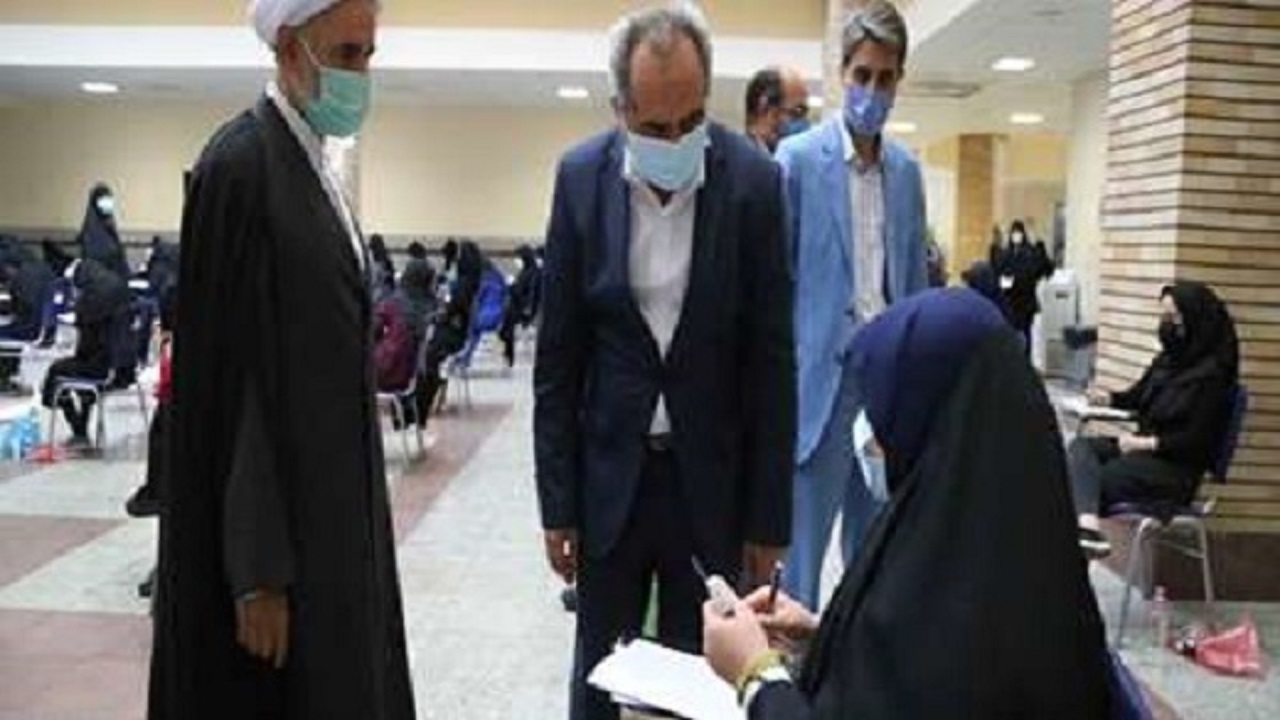بازدید استاندار قم از محل‌های برگزاری آزمون سراسری
