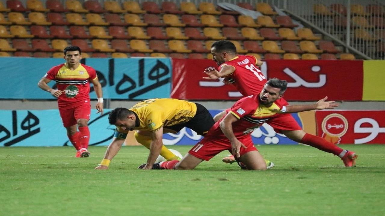 فولاد بدون ستاره‌های خود به مصاف تیم فوتبال پرسپولیس می‌رود