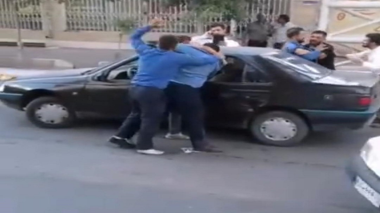 بدرفتاری ماموران شهرداری قم این بار با سدمعبرکنندگان / هر سه مامور اخراج شدند