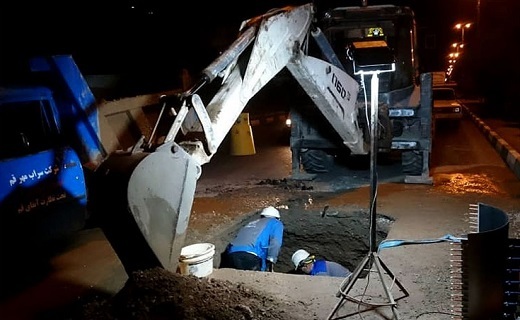 حادثه در خط لوله ۶۰۰ منطقه پردیسان قم/ وصل آب تا ساعاتی دیگر حادثه در خط لوله ۶۰۰ منطقه پردیسان قم/ وصل آب تا ساعاتی دیگر