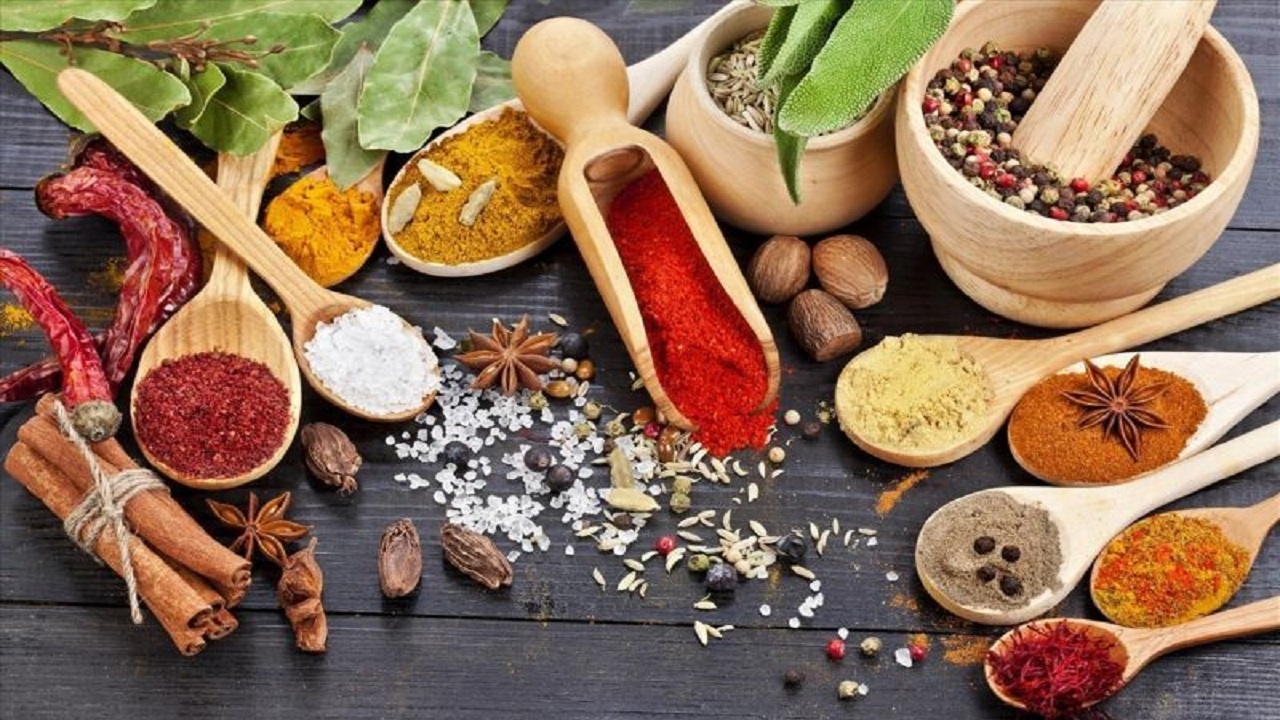 در آش دوغ چه ادویه‌ای بریزیم؟