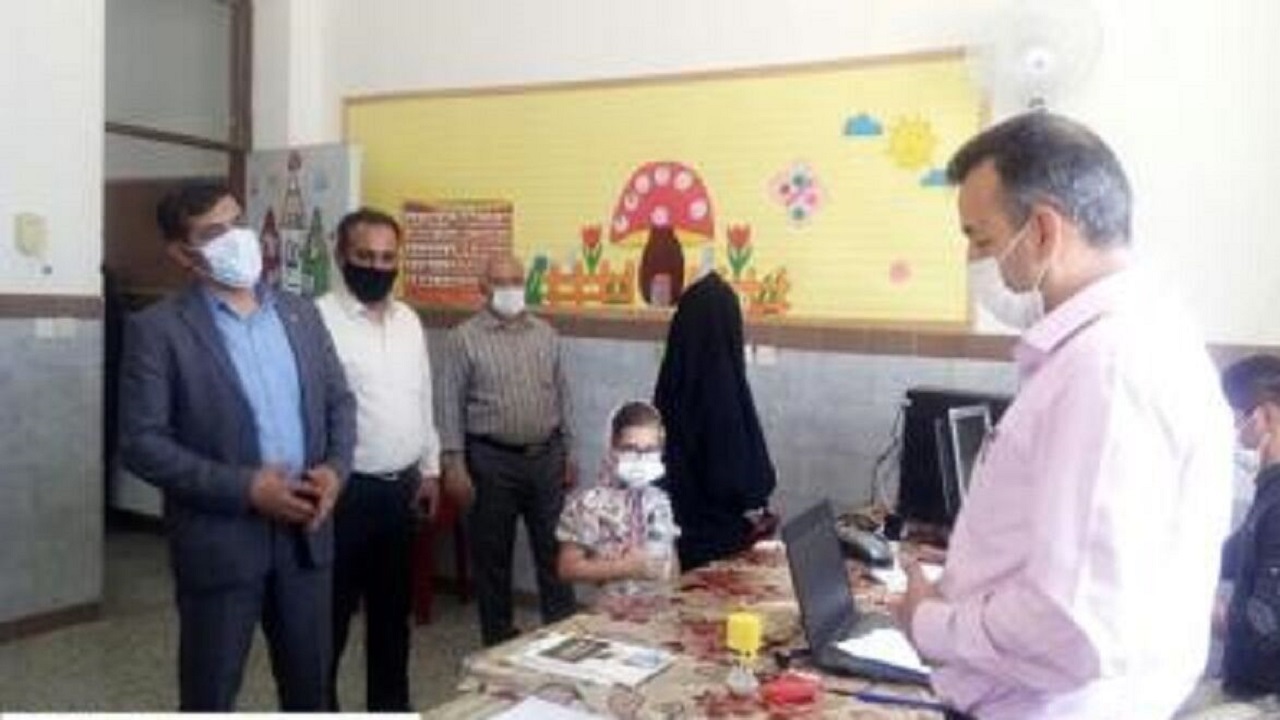 اخذ وجه غیر از هزینه کتاب و بیمه در مدارس تخلف است