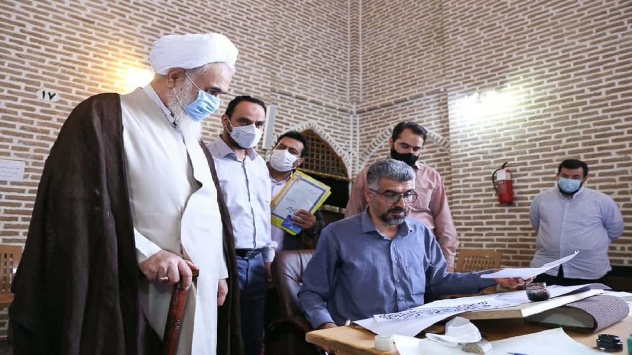 استفاده از خوشنویسی در مسیر اعتلای نماز جمعه اقدامی اثرگذار است