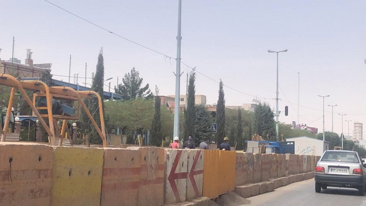 شهرداری بر نحوه آسفالت حفاری های فاضلاب نظارت می کند