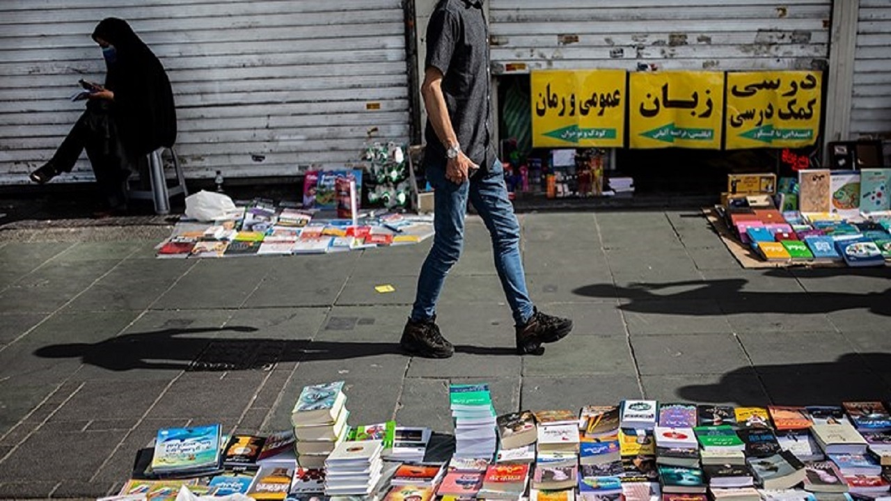 بستر اینترنت به فروش کتاب کمک نمی‌کند/ چرا بانک‌ها هم مثل کتابفروشی‌ها بسته نمی‌شود؟