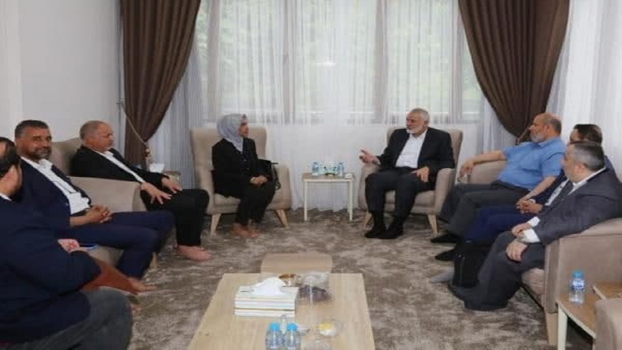دیدار هیئتی از شورای روابط بین‌الملل ژنو با اسماعیل هنیه در استانبول