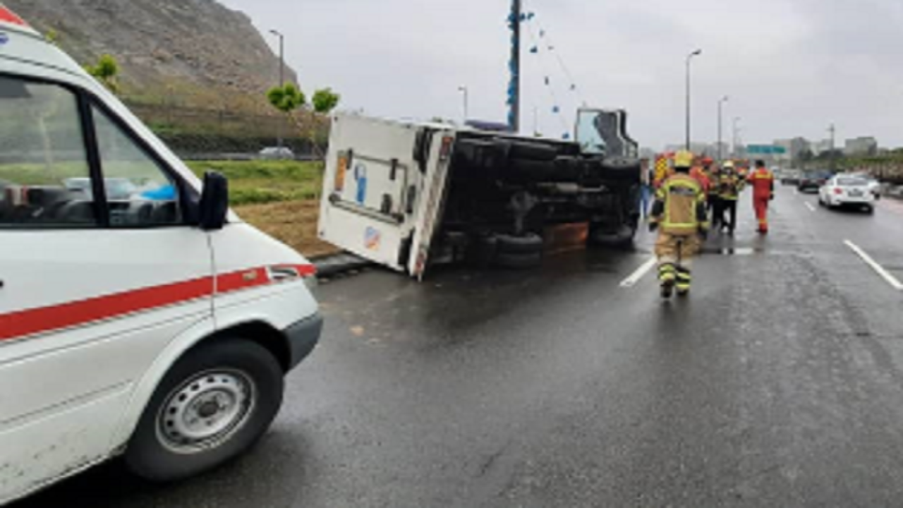 واژگونی مرگبار خودروی باری در جاده فومن – سراوان