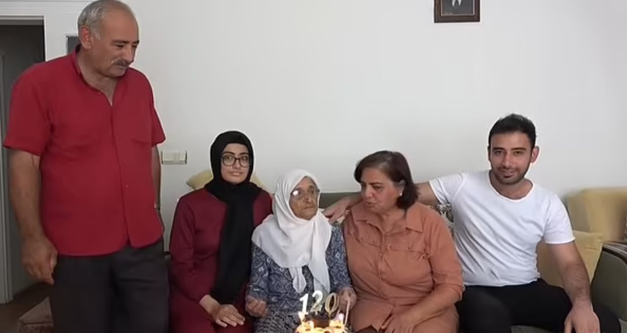پیرزن ۱۱۹ ساله ترکیه&zwnj;ای