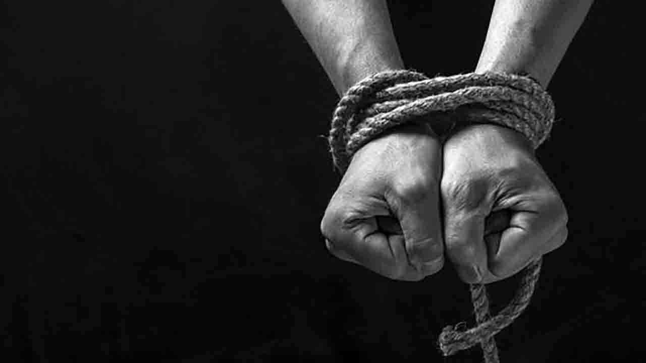 حمله دزدان مسلح به دبیرستان دخترانه