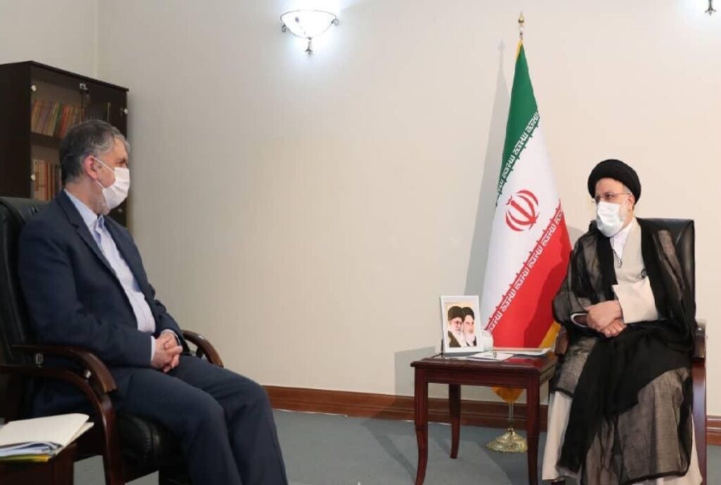 ۱۲ نفر از پاستور به دیدار رئیسی رفتند/ آنچه در جلسات وزرای دولت با رئیس جمهور منتخب گذشت ۱۲ نفر از پاستور به دیدار رئیسی رفتند/ آنچه در جلسات وزرای دولت با رئیس جمهور منتخب گذشت