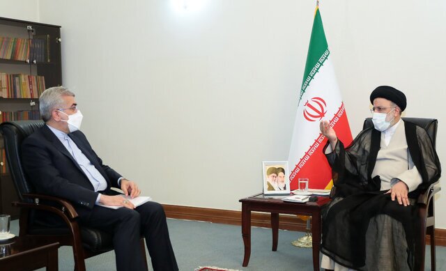 ۱۲ نفر از پاستور به دیدار رئیسی رفتند/ آنچه در جلسات وزرای دولت با رئیس جمهور منتخب گذشت ۱۲ نفر از پاستور به دیدار رئیسی رفتند/ آنچه در جلسات وزرای دولت با رئیس جمهور منتخب گذشت