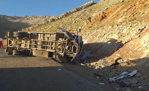 واژگونی مینی&zwnj;بوس کوهنوردان در جاده پاوه به روانسر با ۱۲ مصدوم