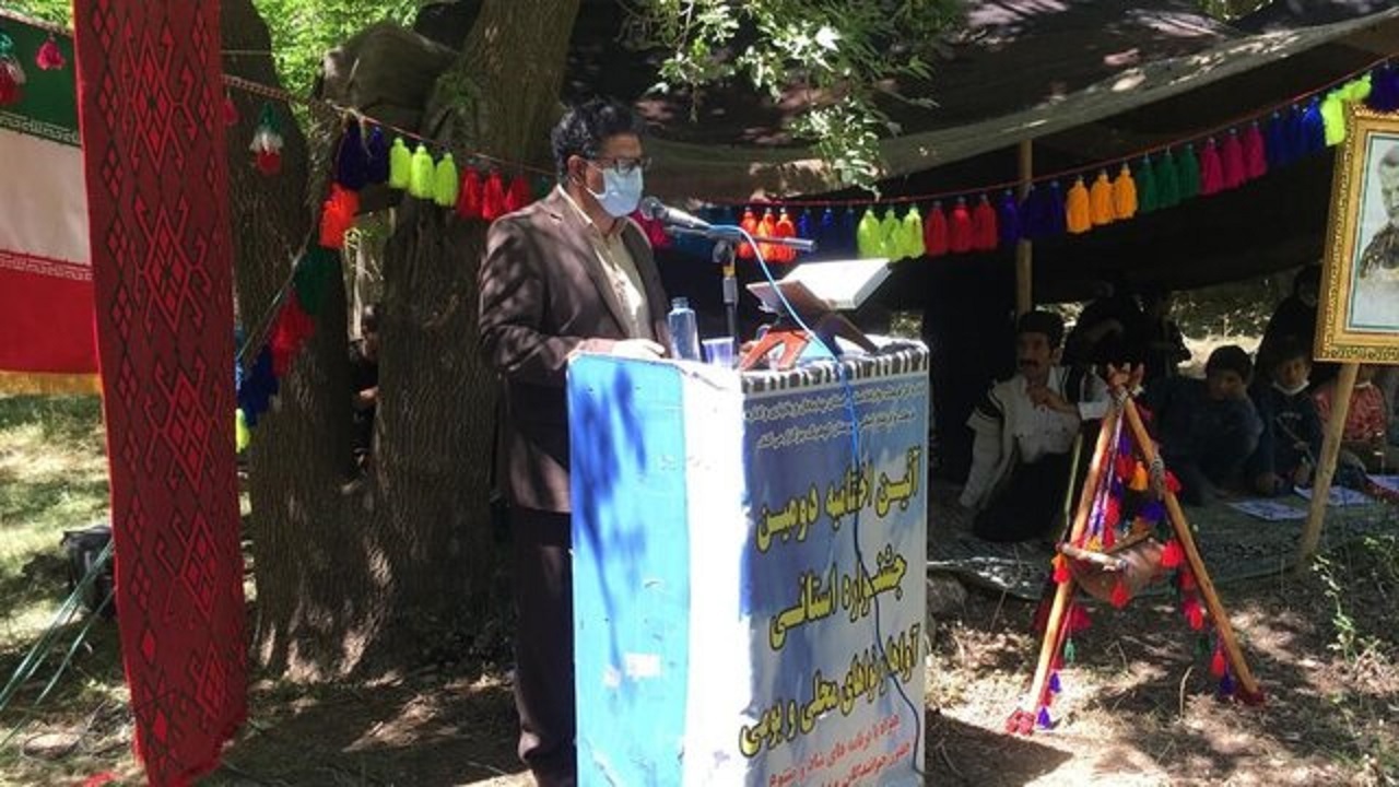 تقدیر از برگزیدگان جشنواره استانی آوا‌ها و نوا‌های محلی در کوهرنگ