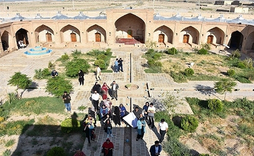 آب بازی در کاروانسرای دلیجان ، ماجرا چه بود؟
