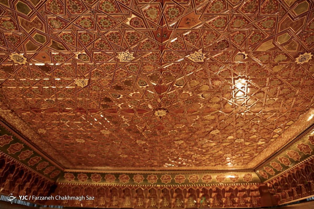 کتیبه سقف بارگاه امام حسین (ع) در شیراز رونمایی شد