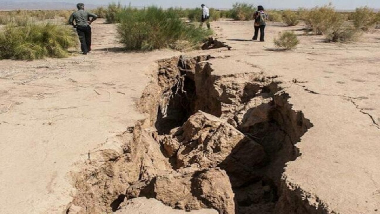 فرونشست زمین پیامد خطرناک حفر چاه‌های غیرمجاز