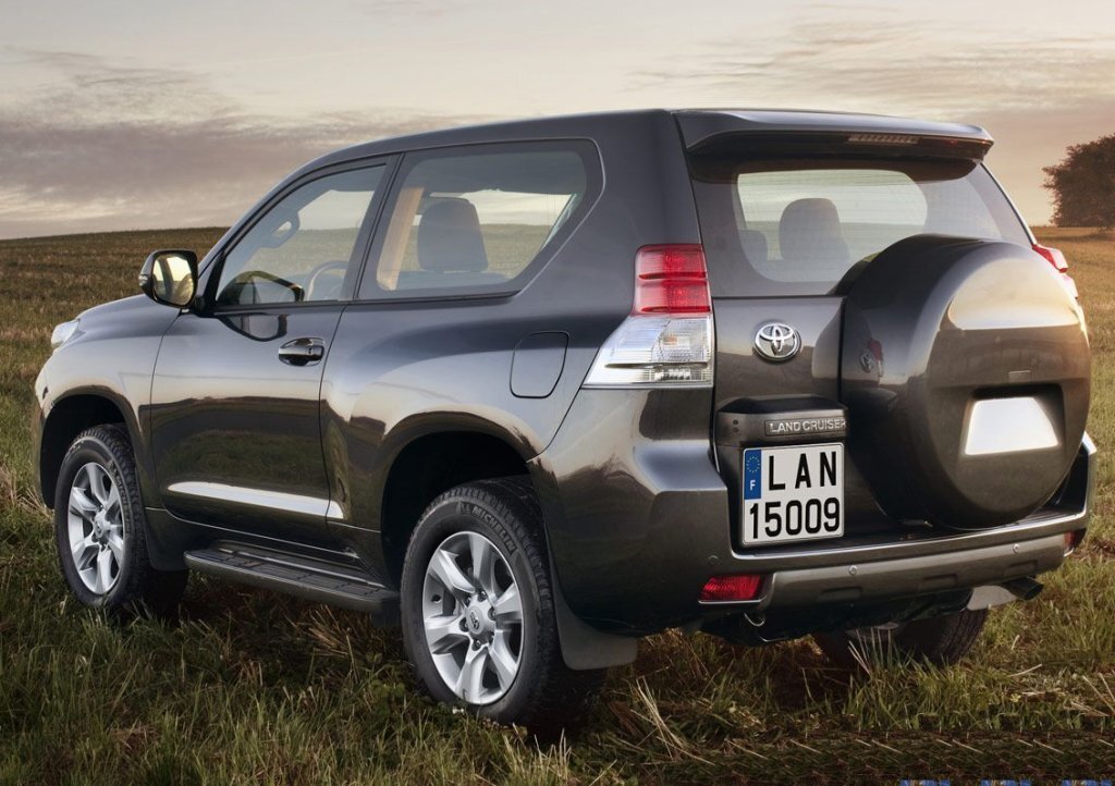 تویوتا RAV4 بخریم یا تویوتا پرادو GX دو در؟ + مشخصات فنی